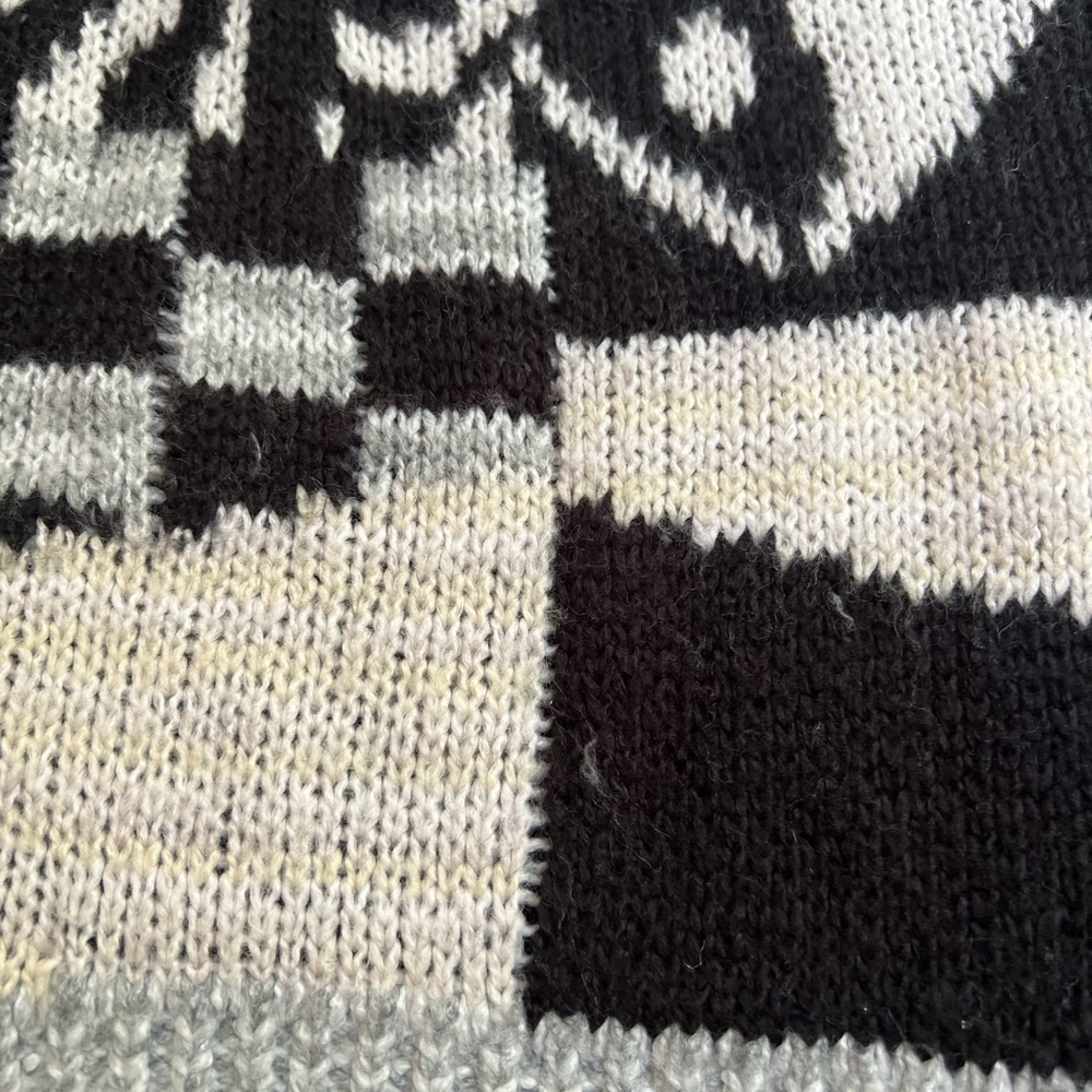 Urban Outfitters Black and Gray Patterned Sweater - Picture 10 of 15